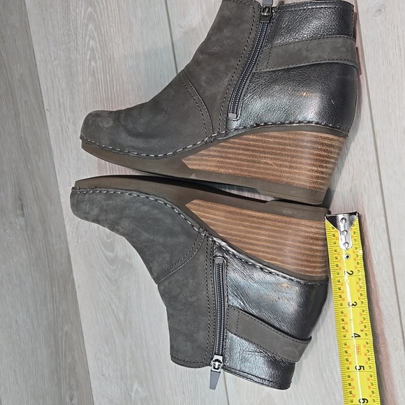 Dansko Women's Gray Suede Ankle Wedge Boots Shoes Sz 38/7.5-8 - Picture 10 of 15